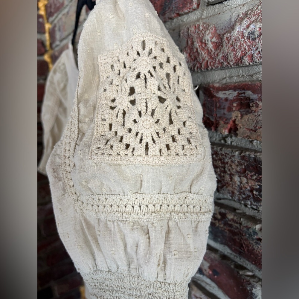 🤍 Design History Crochet Sleeve Top – Size M - Picture 2 of 5